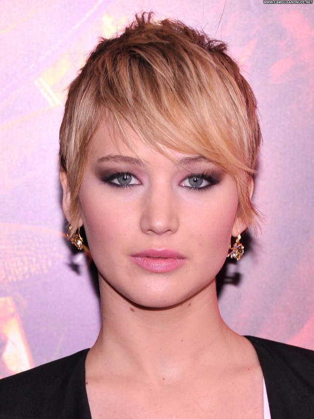 Jennifer Lawrence The Hunger Games Celebrity Babe Posing Hot High