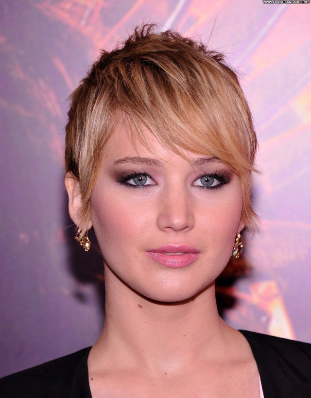 Jennifer Lawrence The Hunger Games  Beautiful Celebrity Posing Hot