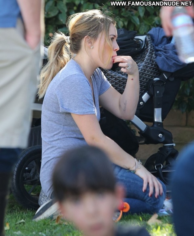 Hilary Duff Farmers Market  Celebrity High Resolution Beautiful Babe