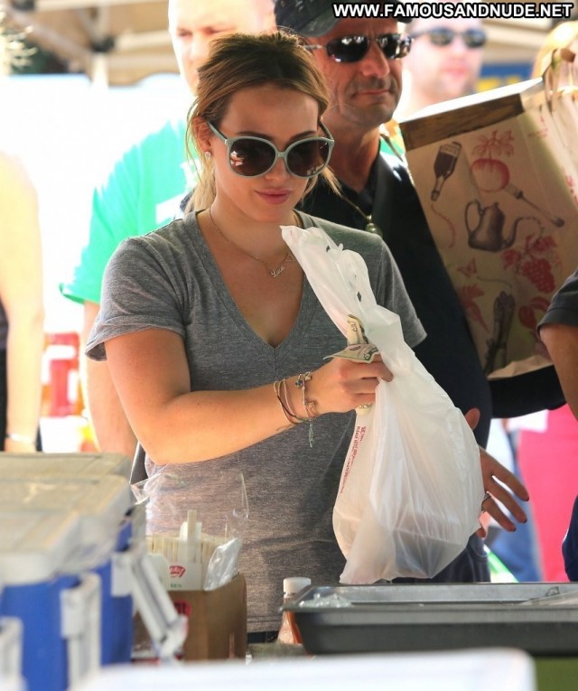 Hilary Duff Farmers Market Posing Hot Beautiful High Resolution Babe