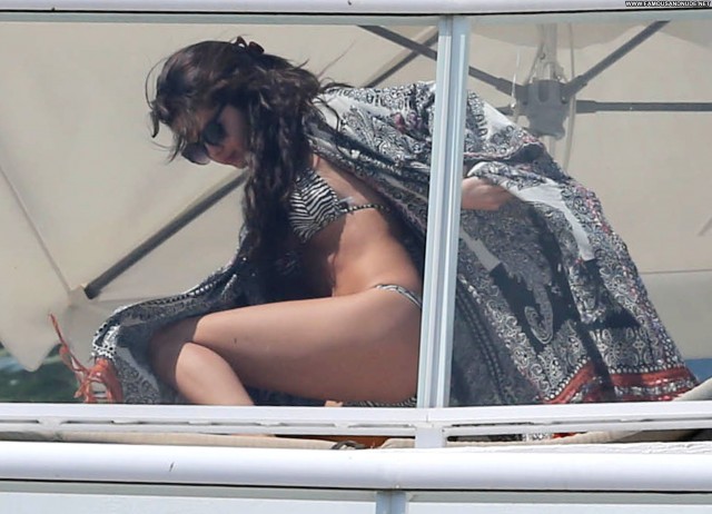 Selena Gomez No Source High Resolution Babe Celebrity Bikini Posing