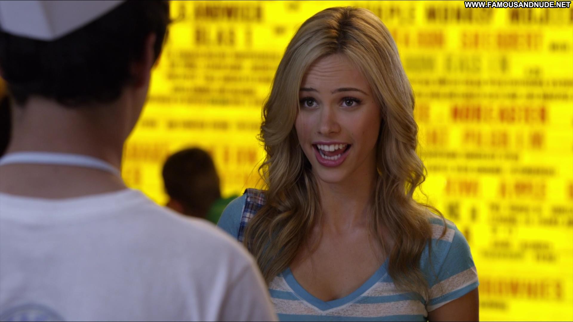 Grown Ups 2 Halston Sage Posing Hot Celebrity Beautiful High Resolution Bab...