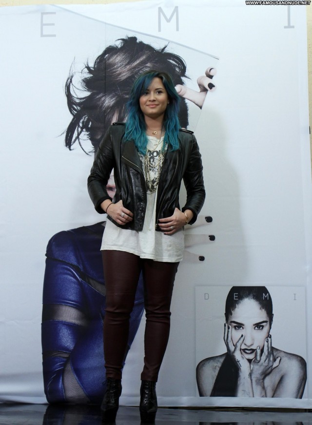 Demi Lovato Mexico High Resolution Beautiful Posing Hot