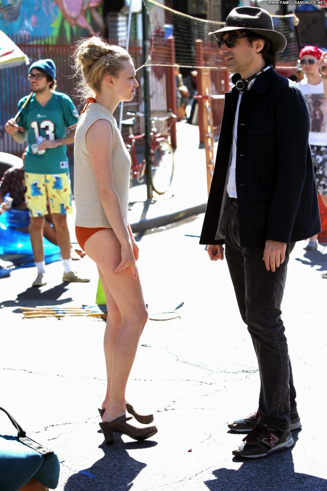 Amanda Seyfried New York Bikini High Resolution Babe Candids Posing