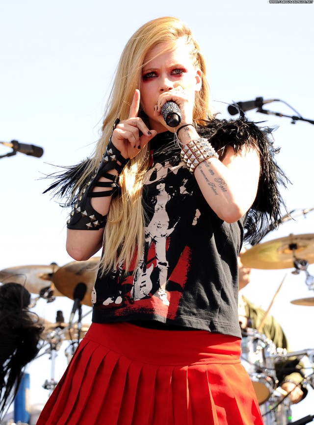 Avril Lavigne No Source Babe High Resolution Celebrity Posing Hot
