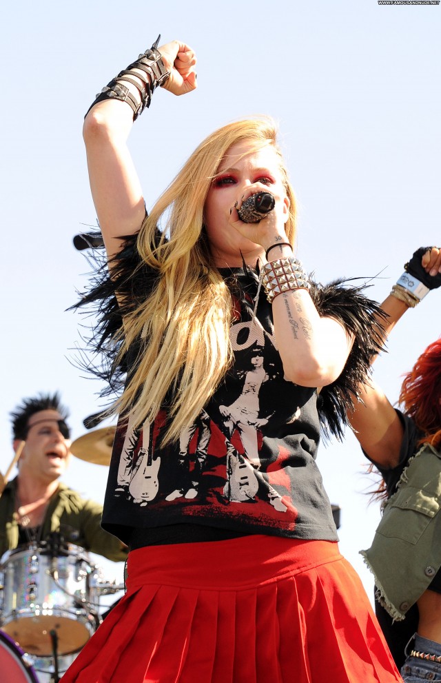 Avril Lavigne No Source Babe Celebrity Posing Hot Beautiful High