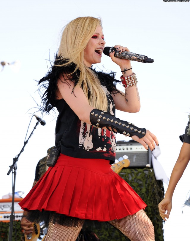 Avril Lavigne No Source Celebrity Posing Hot Babe High Resolution