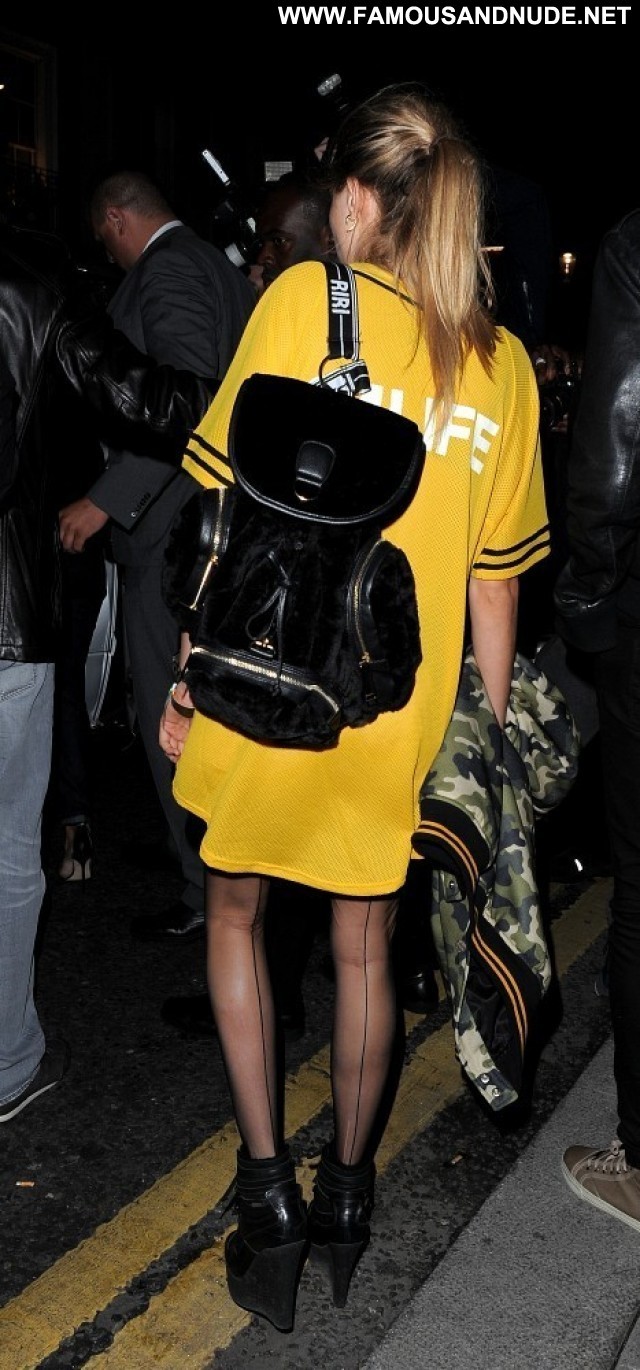 Cara Delevingne No Source Posing Hot Babe Celebrity Restaurant High