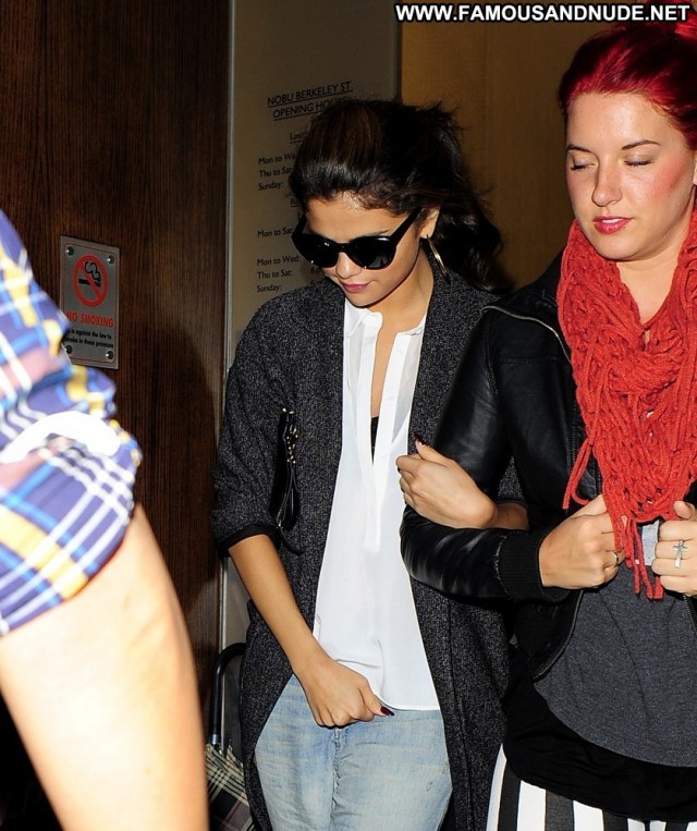 Selena Gomez No Source  Celebrity Babe Restaurant High Resolution