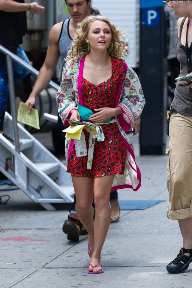 Annasophia Robb The Carrie Diaries Posing Hot Beautiful High