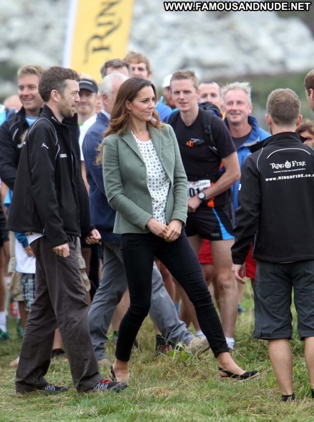 Kate Middleton The Ring Babe Beautiful High Resolution Posing Hot