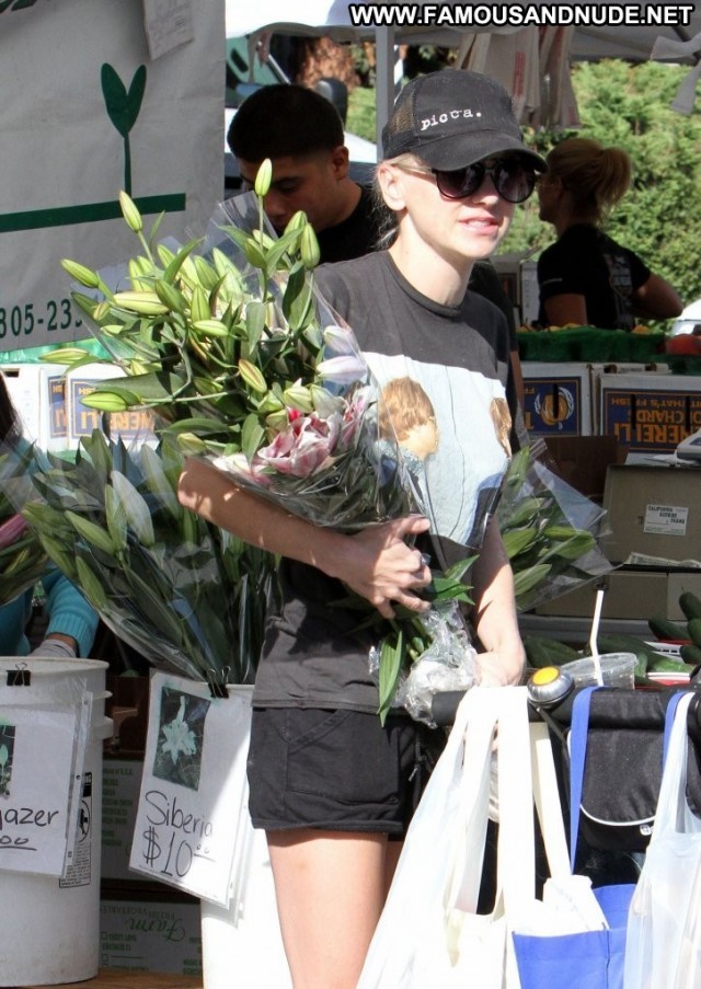 Anna Faris Farmers Market Beautiful Posing Hot Babe Celebrity