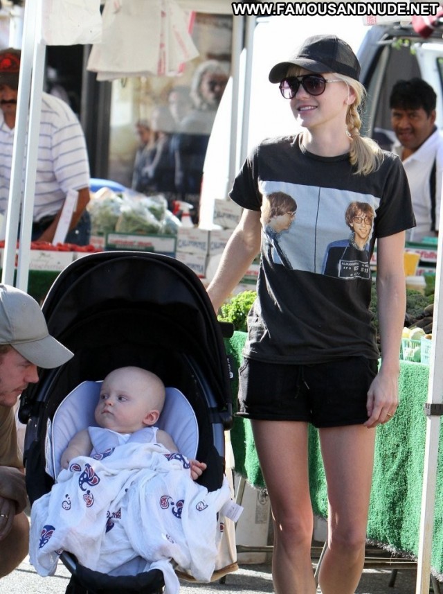 Anna Faris Farmers Market Celebrity Beautiful Posing Hot Babe