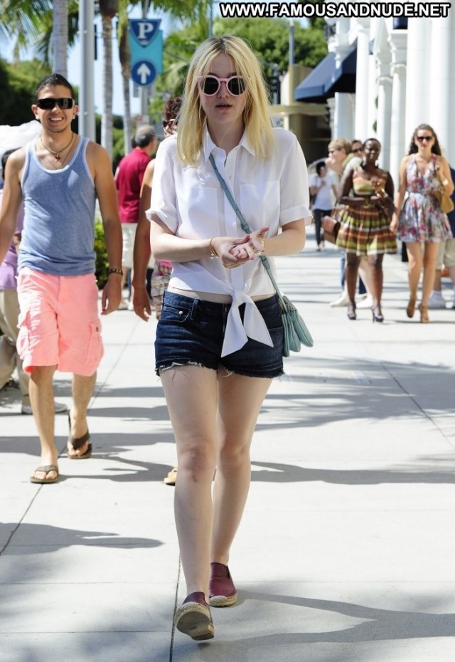 Dakota Fanning Beverly Hills High Resolution Posing Hot Babe