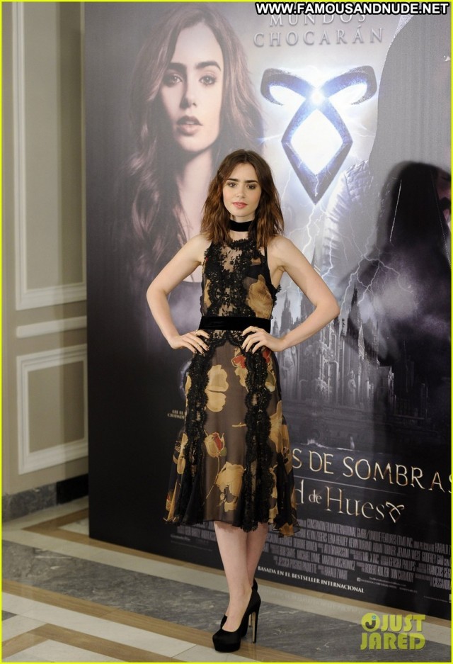 Lily Collins Posing Hot Babe Celebrity High Resolution