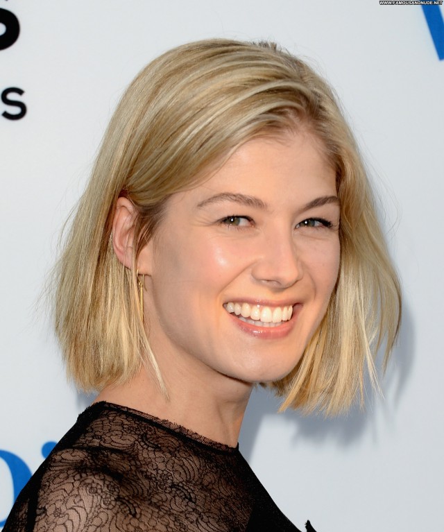 Rosamund Pike Los Angeles Babe Hollywood Posing Hot Beautiful