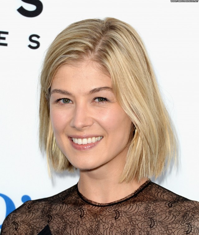 Rosamund Pike Los Angeles Posing Hot Celebrity Hollywood Beautiful