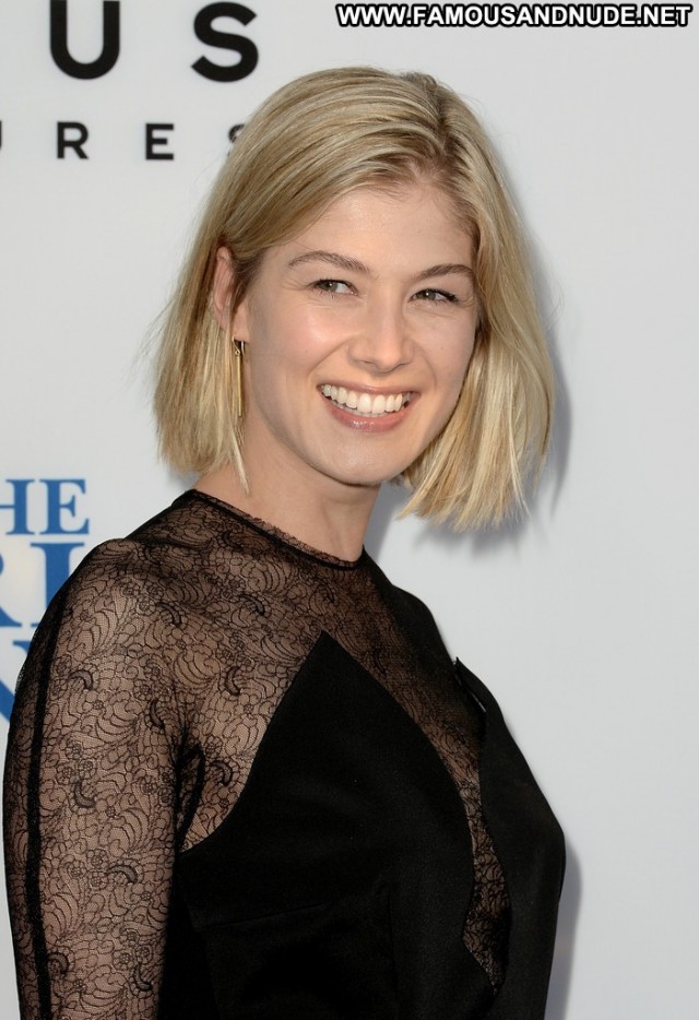 Rosamund Pike Los Angeles Babe High Resolution Hollywood Posing Hot