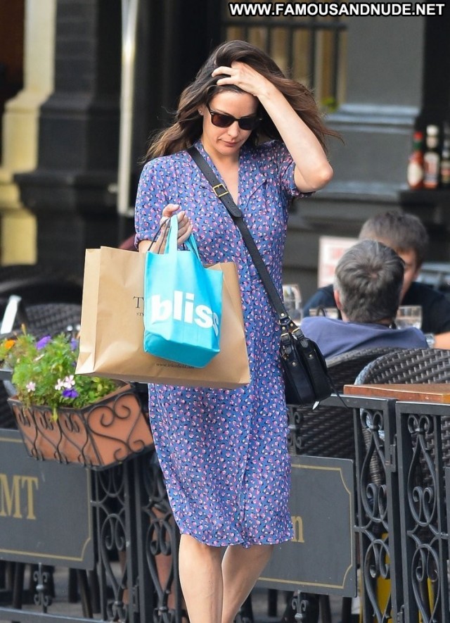 Liv Tyler Shopping  High Resolution Celebrity Posing Hot Shopping