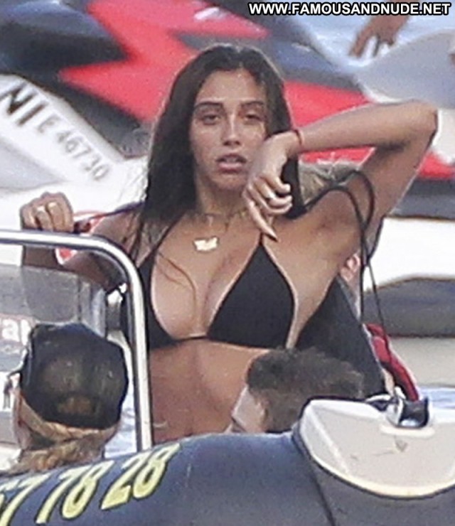 Lourdes Leon No Source High Resolution Celebrity Beautiful Beach