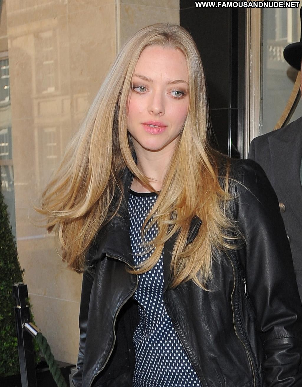 Amanda Seyfried Candids Posing Hot Celebrity High Resolution Beautiful Babe...