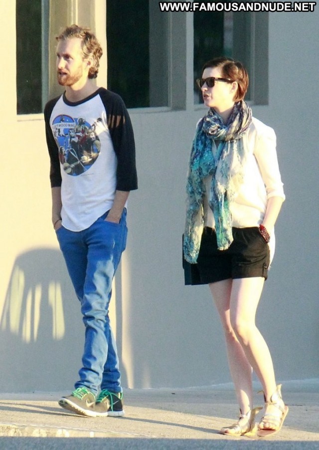 Anne Hathaway Los Angeles Beautiful Celebrity Posing Hot Los Angeles