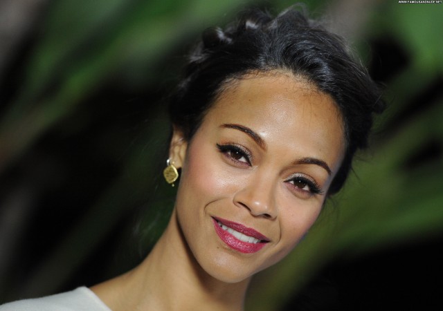 Zoe Saldana High Resolution Beautiful Babe Posing Hot Awards