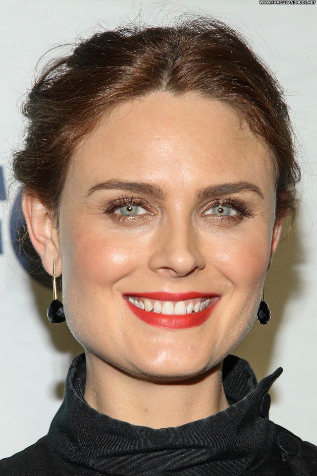 Emily Deschanel No Source Beautiful Posing Hot Babe Summer High