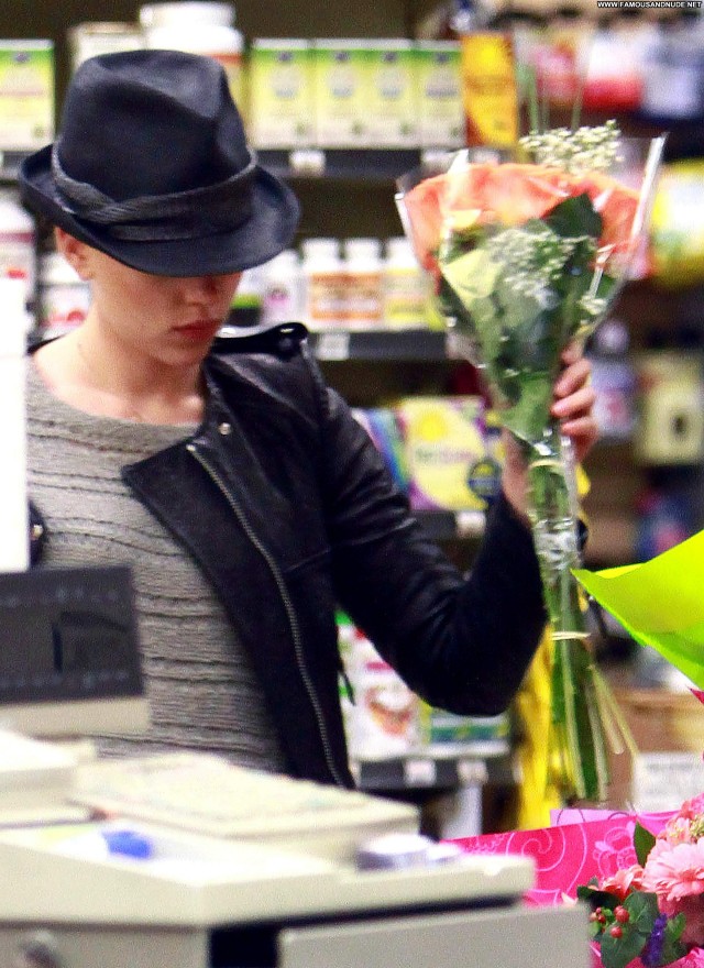 Scarlett Johansson Shopping Shopping Beautiful Babe Posing Hot High