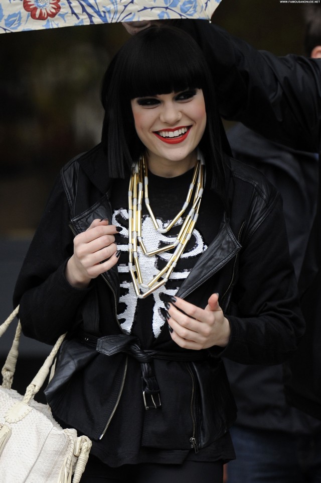 Jessie J Daybreak Posing Hot High Resolution London Celebrity Babe