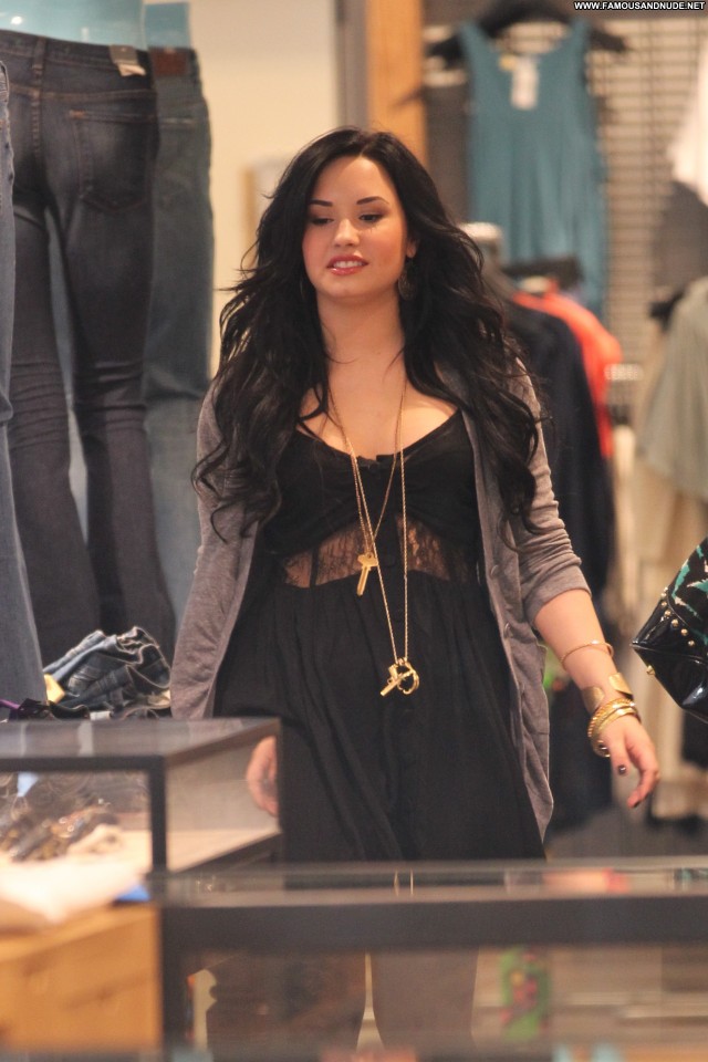 Demi Loavato Shopping Babe Posing Hot Shopping High Resolution