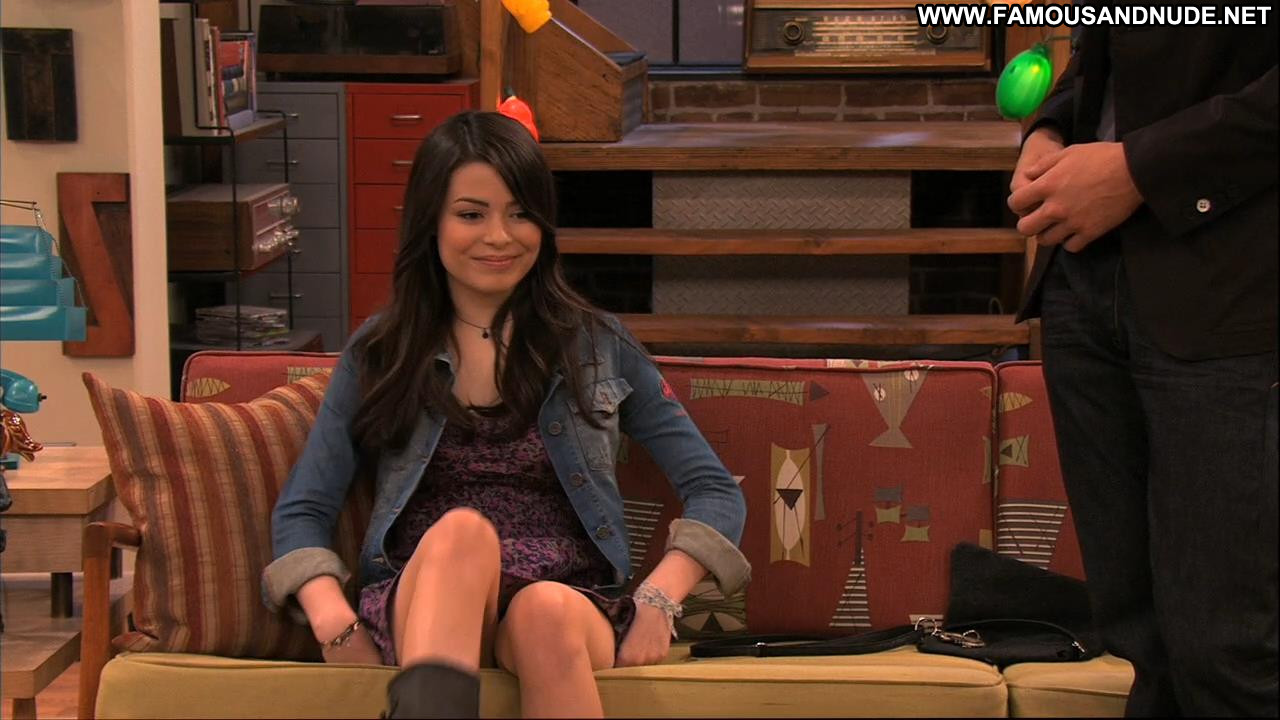 Los Angeles Miranda Cosgrove Posing Hot Celebrity Beautiful Babe. 