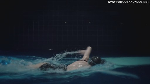 Gillian Anderson Posing Hot Beautiful Babe Straight Celebrity