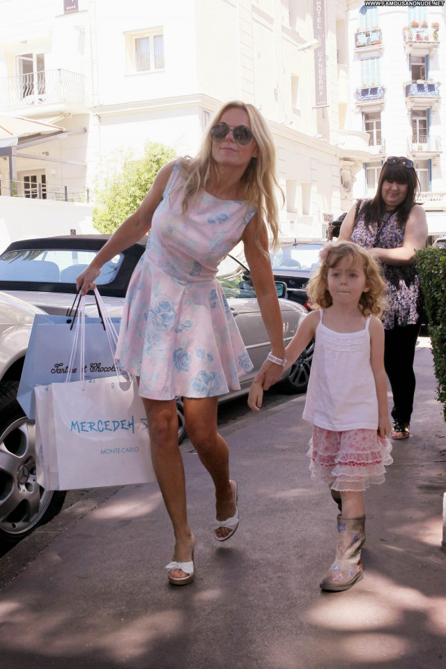 Geri Halliwell Shopping Daughter High Resolution Beautiful Shopping