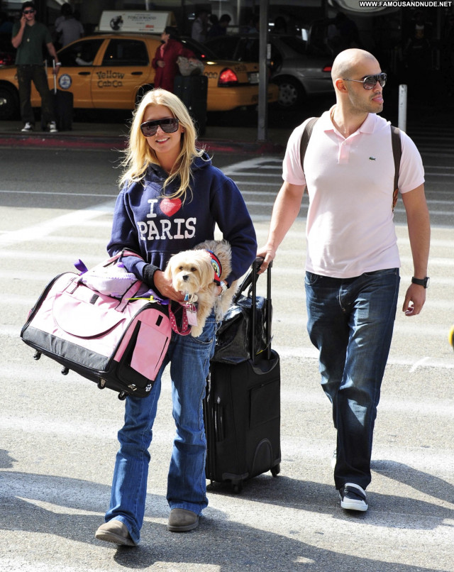 Tara Reid Lax Airport Beautiful Babe Celebrity Posing Hot Male Lax