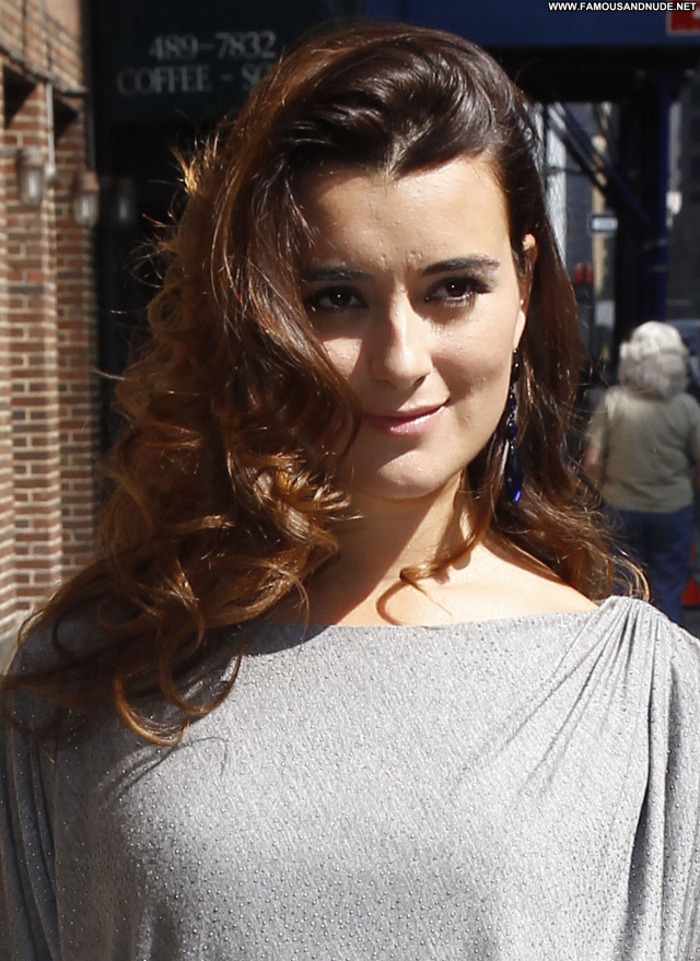 Cote De Pablo Late Show With David Letterman Posing Hot High