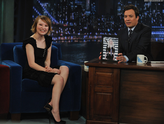 Emily Browning Late Night With Jimmy Fallon Posing Hot Beautiful