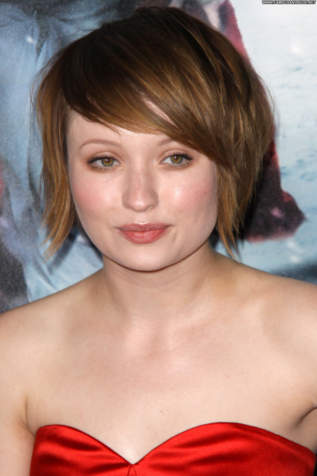 Emily Browning Red Riding Hood Babe Celebrity Beautiful Posing Hot