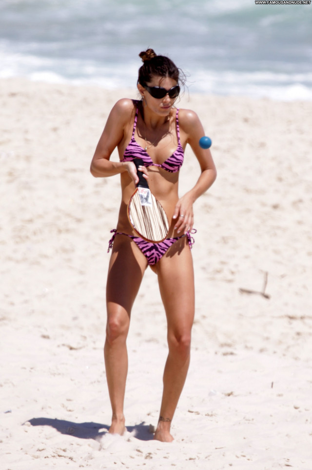 Jennifer Morrison The Beach Babe Posing Hot New York Beautiful High