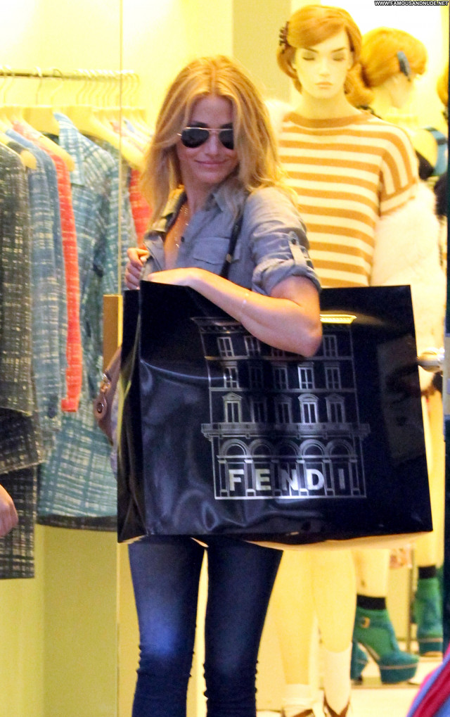 Cameron Diaz Shopping Posing Hot Shopping High Resolution Babe