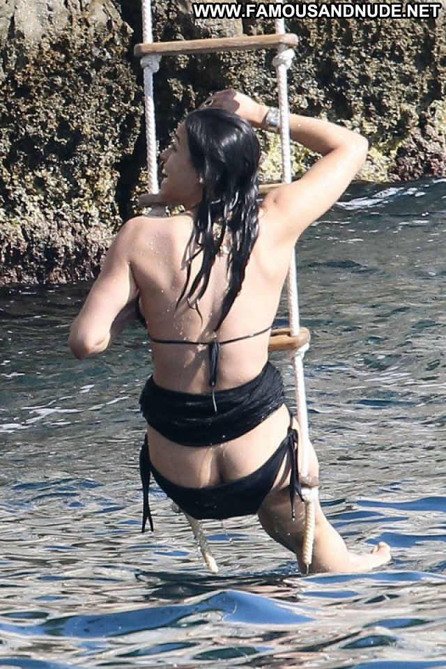 Michelle Rodriguez Usa Sea Posing Hot Beautiful Babe