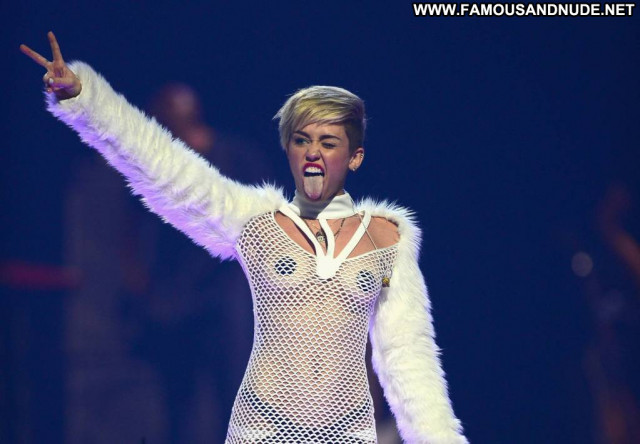 Miley Cyrus Las Vegas Beautiful Babe Celebrity Posing Hot Usa