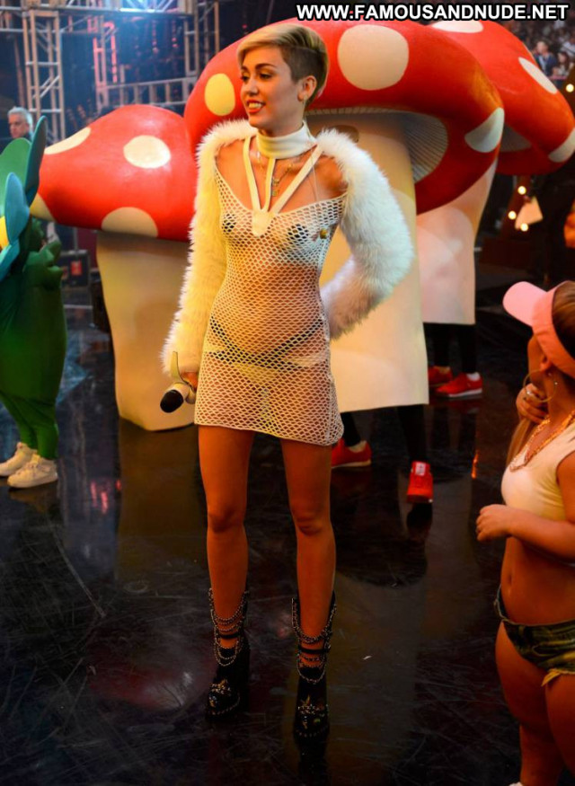 Miley Cyrus Las Vegas Posing Hot Babe Beautiful Celebrity Usa