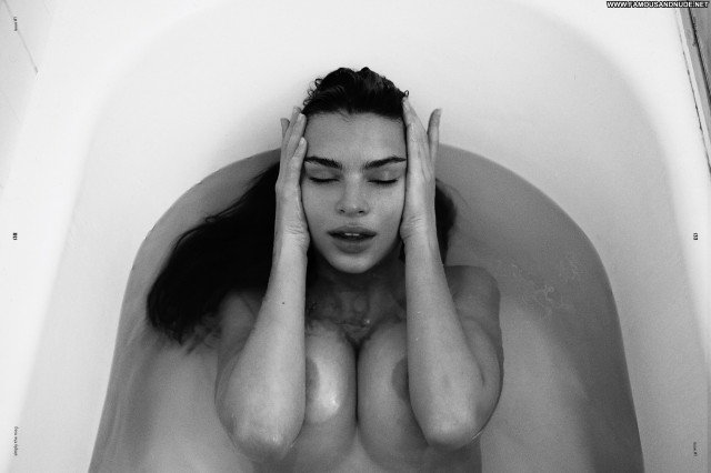 Emily Ratajkowski No Source Celebrity Beautiful Babe Posing Hot