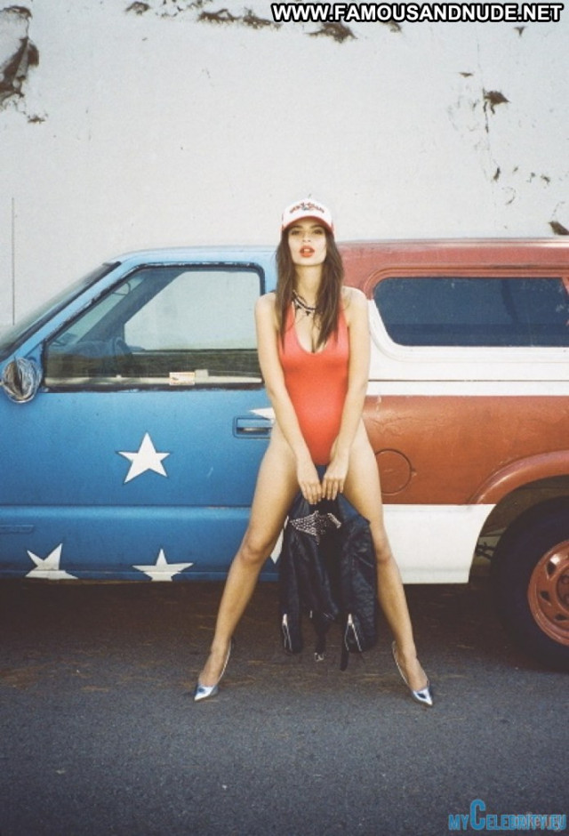 Emily Ratajkowski No Source Posing Hot Babe Nude Beautiful Celebrity