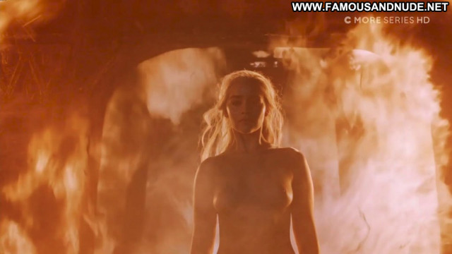 Emilia Clarke Game Of Thrones Nude Scene Usa Tv Show Posing Hot Babe