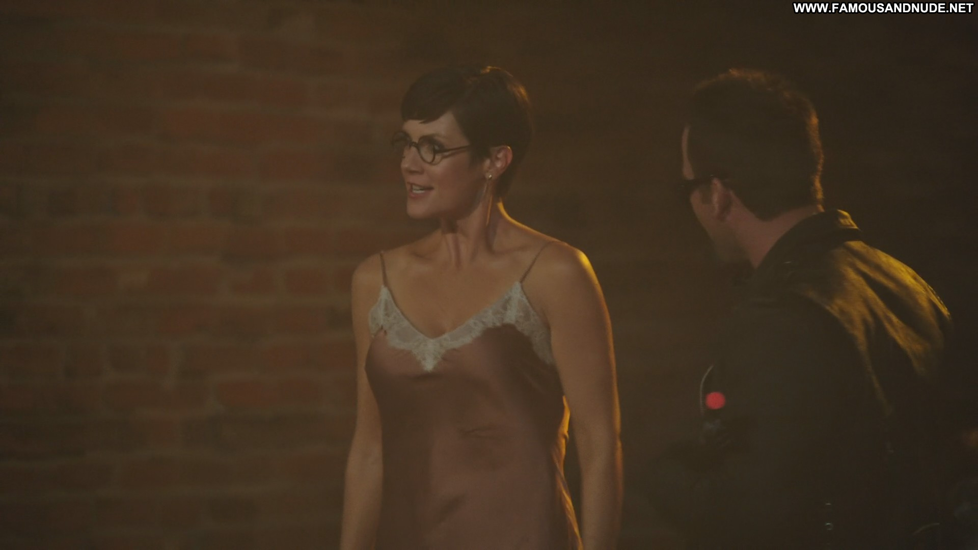 Zoe mclellan hot pics