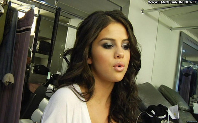 Selena Gomez Posing Hot Behind The Scenes Celebrity Babe Beautiful