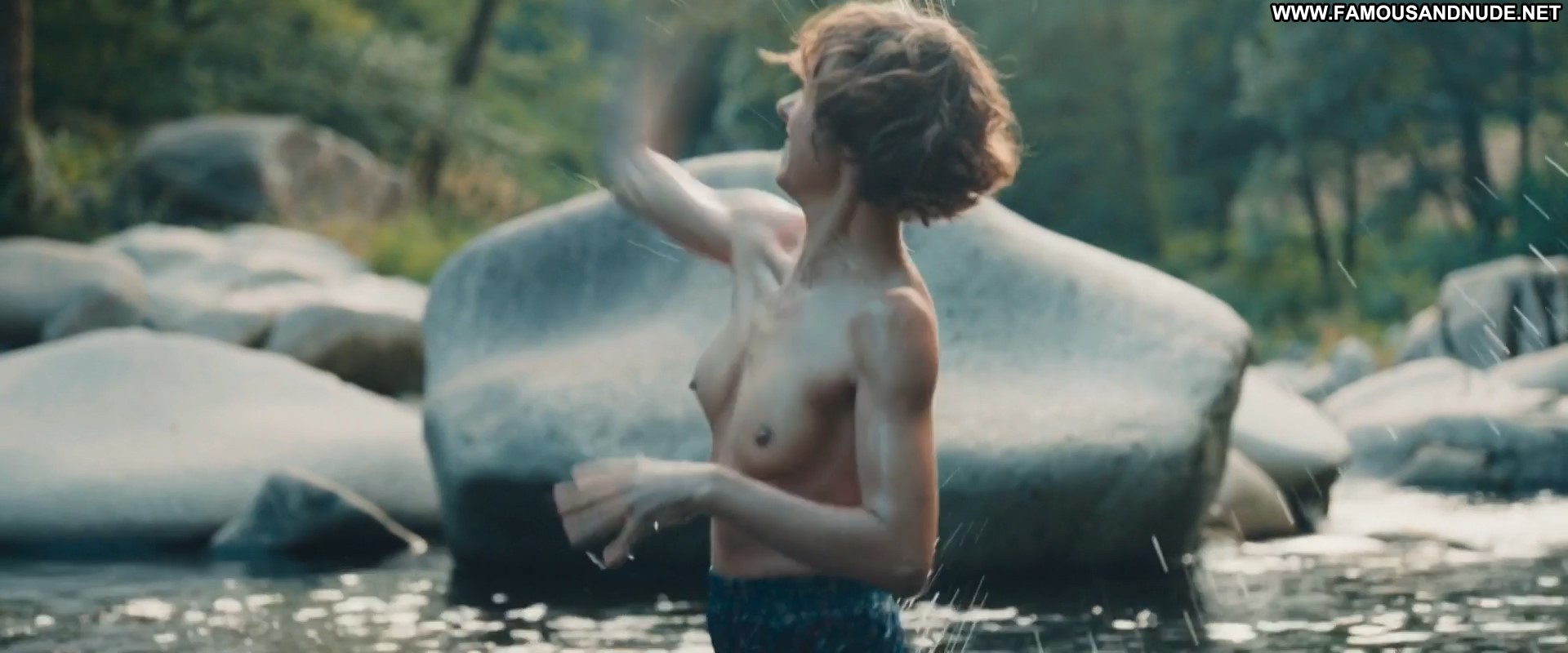 Julia Koschitz Celebrity Posing Hot Beautiful Babe Movie Nude Hd
